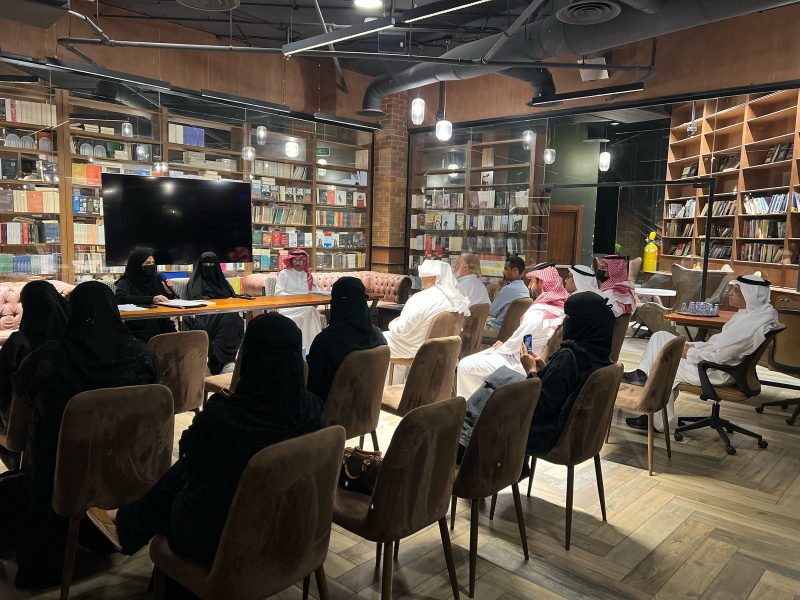 نادي عبق الأدبي ينظم أمسية شعرية بالتعاون مع مقهى أفناجارديا في المدينة المنورة