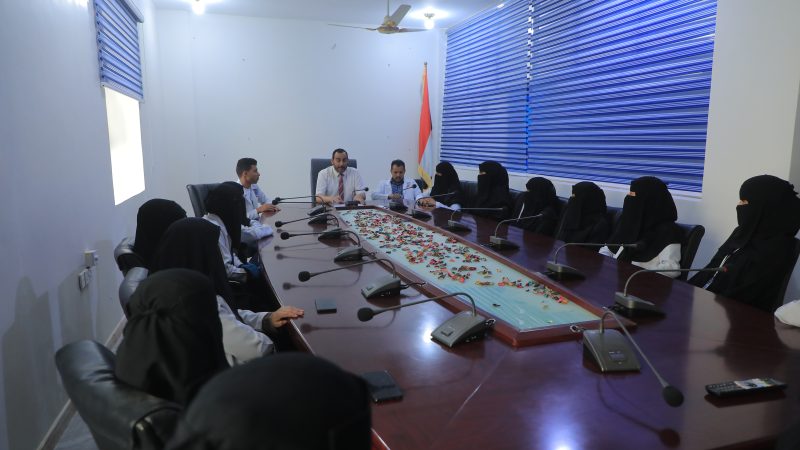 نائب المدير العام للشؤون الفنية يترأس اجتماعاً بالمرشدين الصحيين لمناقشة سير العمل