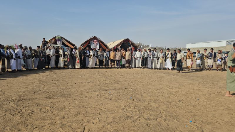 «وفد من مشايخ ووجهاء الجوف يزور مخيم الشهيد يونس الشريحي ويعلن تضامنه مع أسرته وموقفه الداعم لتحقيق العدالة»