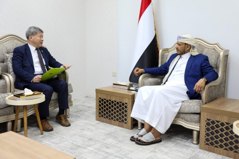 النائب العليمي يبحث مع سفيري فرنسا وكوريا تعزيز التعاون المشترك ودعم الإصلاحات في