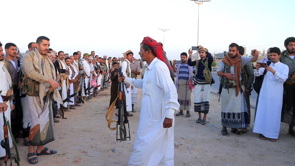 الغيضة: وساطة قبلية تسلّم خمسة رهائن في قضية مقتل الطفل همّام الجرادي وتنجح برفع مخيم النكف القبلي