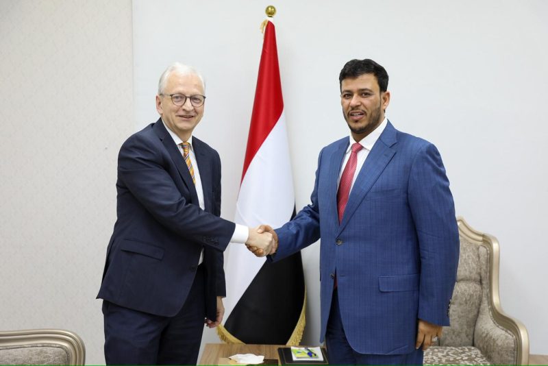 الدكتور عبدالله العليمي.. خلال لقاءه بالسفير الألماني “هجمات البحر الأحمر أثبتت أن الحوثيين تهديداً يتجاوز اليمن