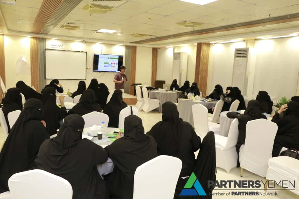 المكلا: منظمة شركاء اليمن تدشّن ورشة تدريبية في إعداد أوراق السياسات للقيادات النسائية من الجيل الثاني في حضرموت ومأرب