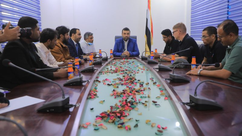 «مدير عام مستشفى كرى العام يستقبل نائب مدير مشروع مسام لنزع الألغام في اليمن»