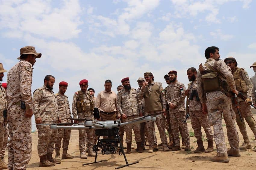 عضو مجلس القيادة الرئاسي اللواء عثمان مجلي يثني على قدرة وجاهزية وحدة الطيران المسير في الفرقة السادسة طوارئ وباقي الوحدات